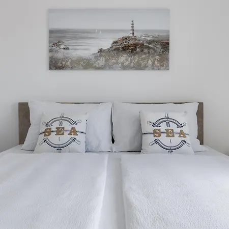 Seastar Apartment Vir