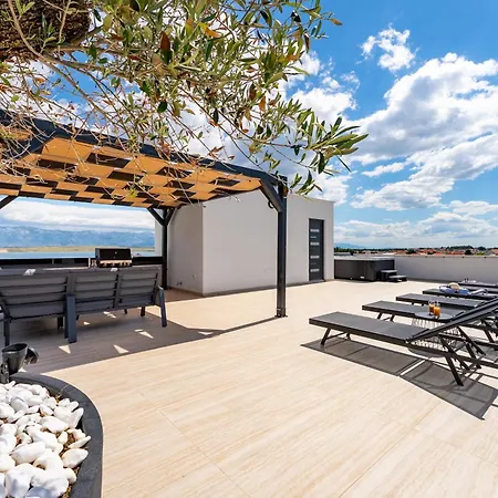 Seastar Apartment