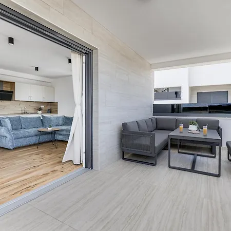 Seastar Apartment