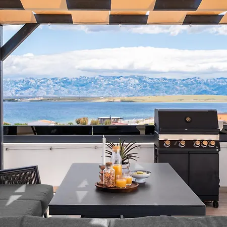 Seastar Apartment *