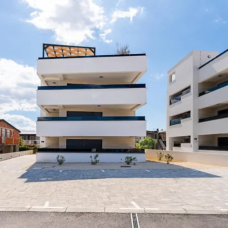 Seastar Apartment Vir